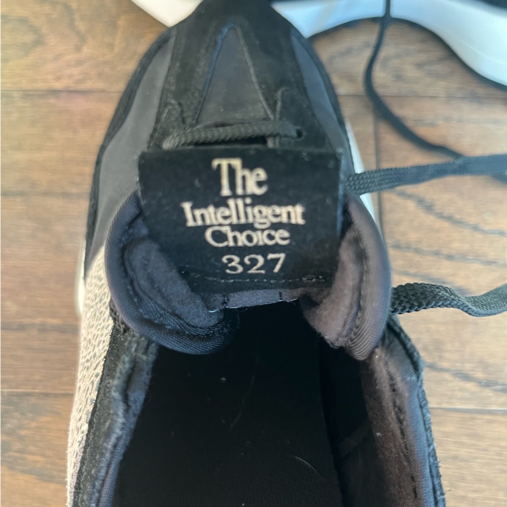 Women's New Balance 327 Sneakers - Picture 8 of 10